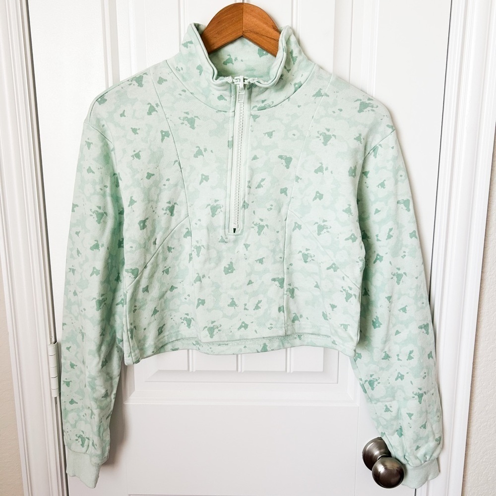 Forever 21 Athletic Crop Zip Top Size Medium